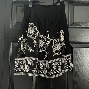 Floral detailed skirt